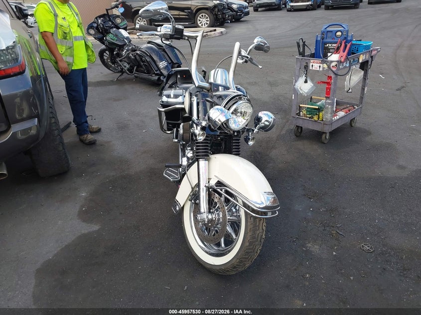 HARLEY-DAVIDSON FLHPEI 2005