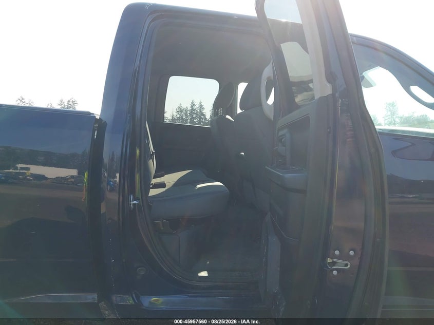 2017 RAM 1500 auction photo 8