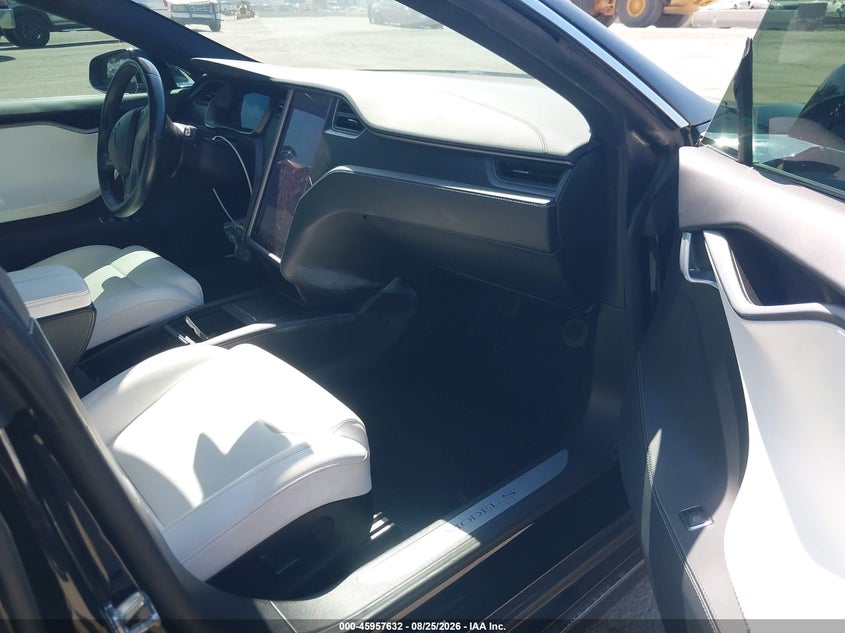 TESLA MODEL S - zdjęcie 5