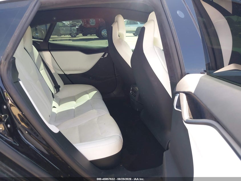 TESLA MODEL S - zdjęcie 8