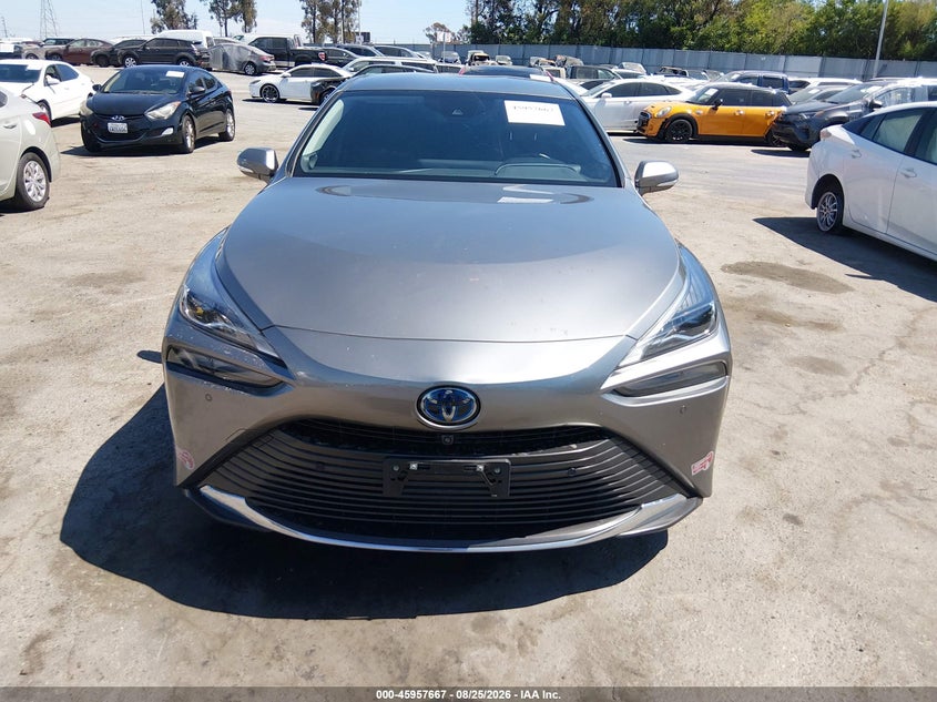 2022 TOYOTA MIRAI XLE · Photo 13