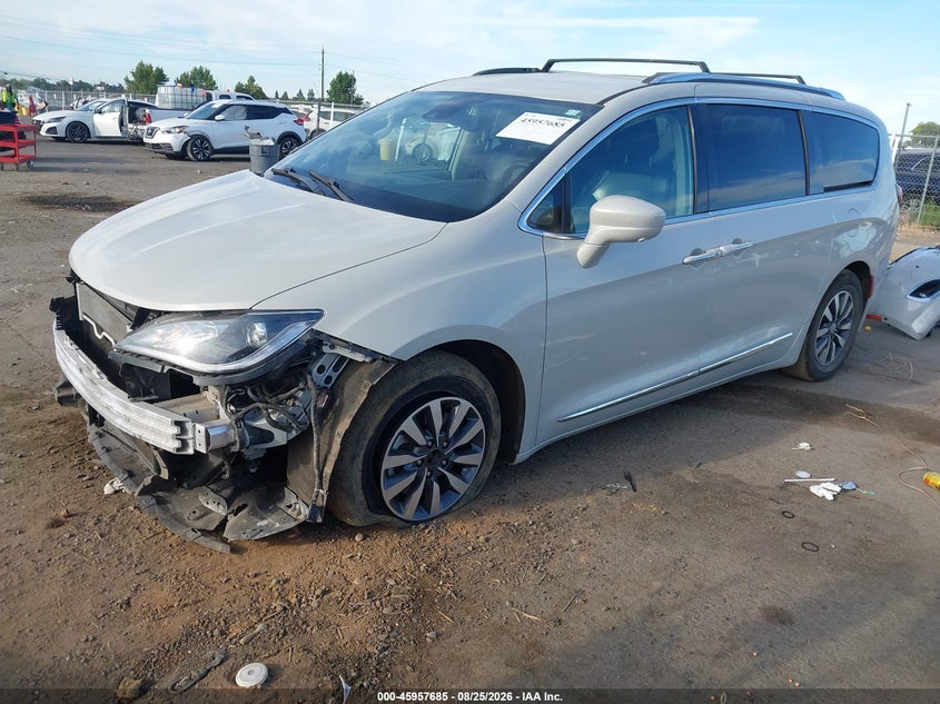 2020 Chrysler Pacifica, Right Front, IAAI, VIN 2C4RC1EG5LR135463 — photo 2
