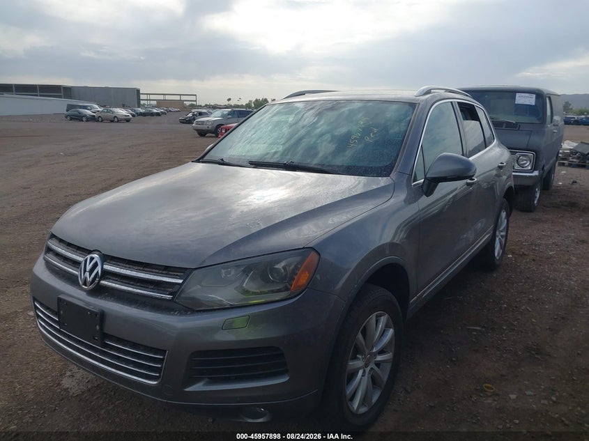 2011 VOLKSWAGEN TOUAREG auction photo 2