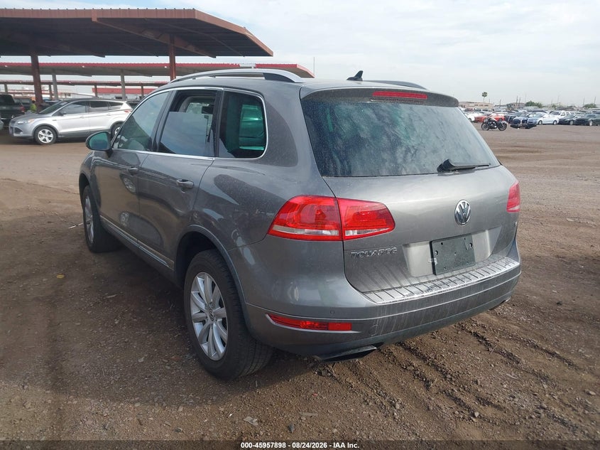 2011 VOLKSWAGEN TOUAREG auction photo 3