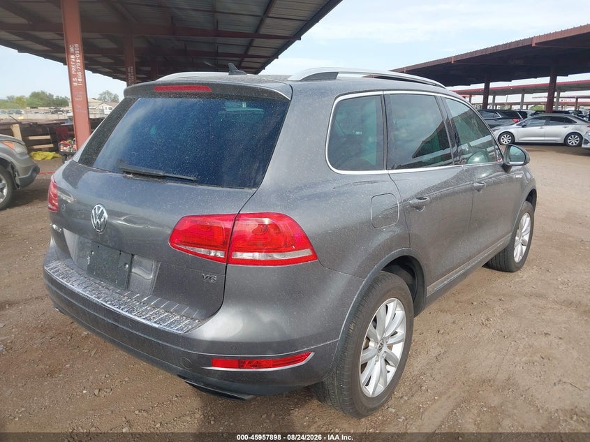 2011 VOLKSWAGEN TOUAREG auction photo 4