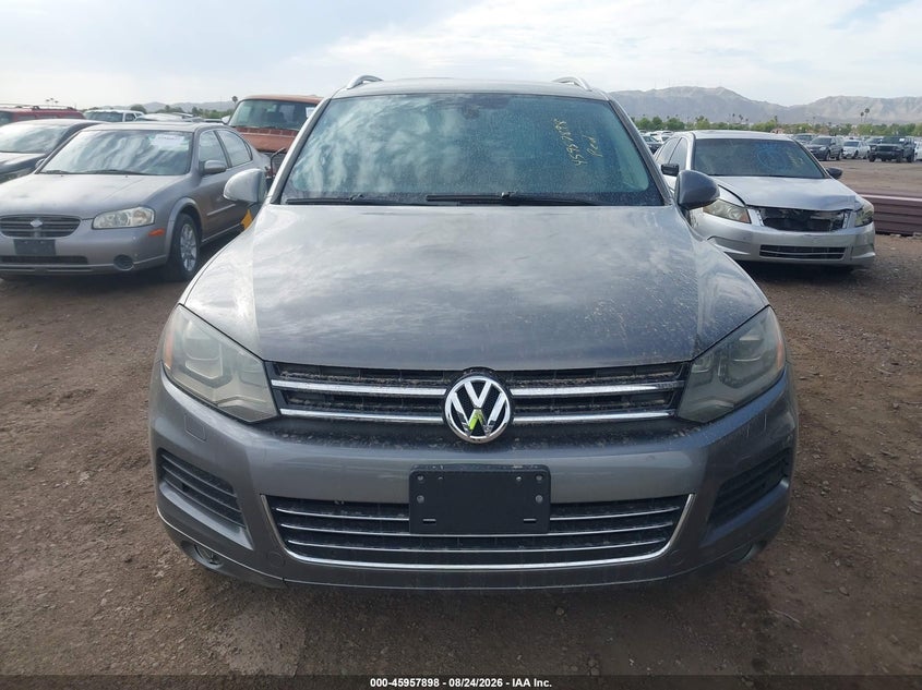2011 VOLKSWAGEN TOUAREG auction photo 6
