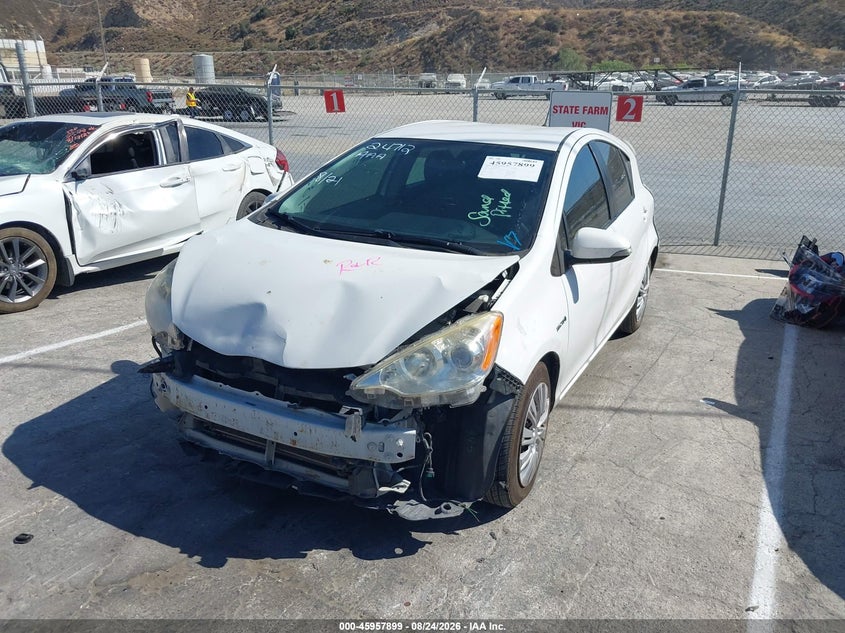 2014 Toyota Prius c, Удар ззаду, IAAI, VIN JTDKDTB37E1570360 — фото 2