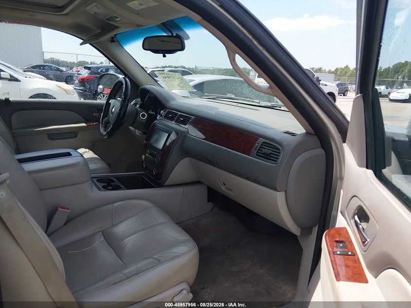 2011 CHEVROLET SUBURBAN 1500 auction photo 5