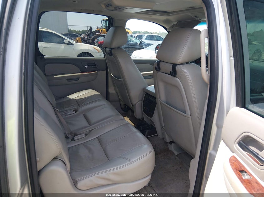 2011 CHEVROLET SUBURBAN 1500 auction photo 8