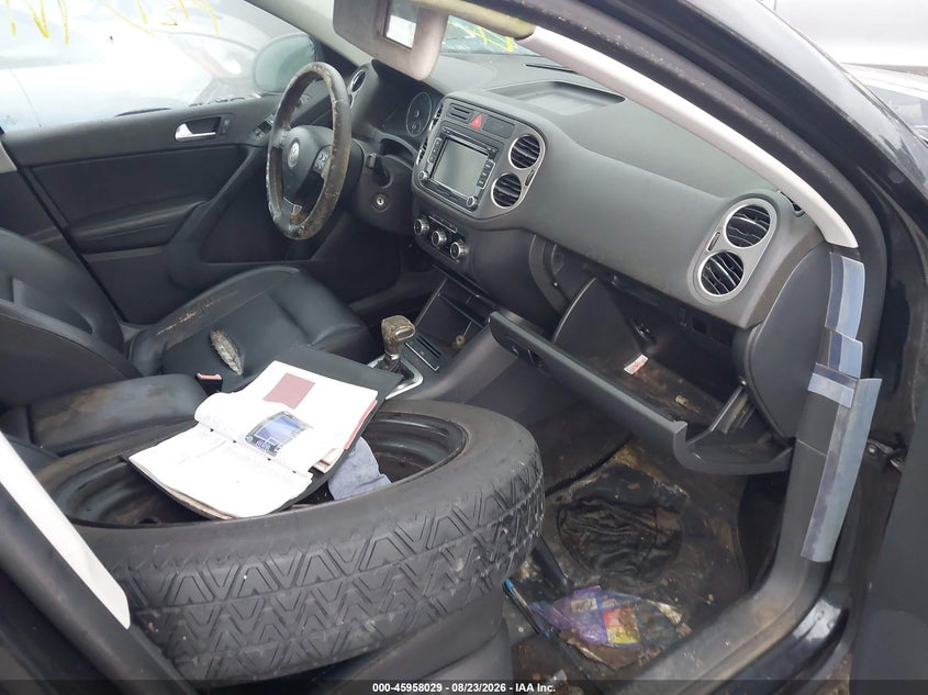 2010 VOLKSWAGEN TIGUAN auction photo 5
