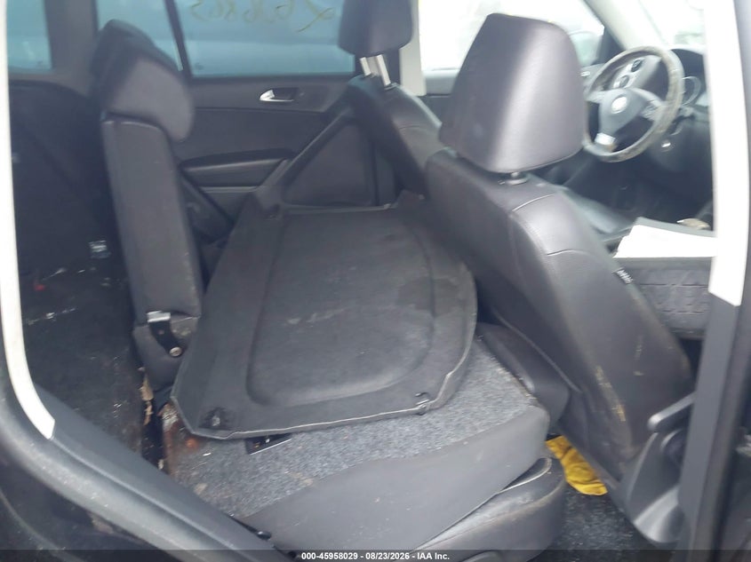 2010 VOLKSWAGEN TIGUAN auction photo 8