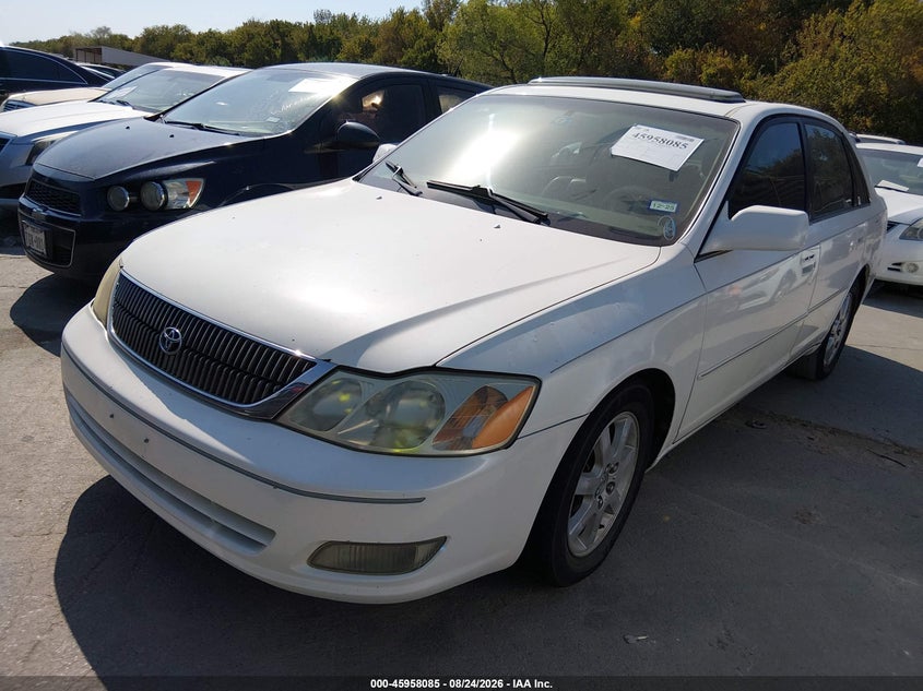 2000 TOYOTA AVALON auction photo 2