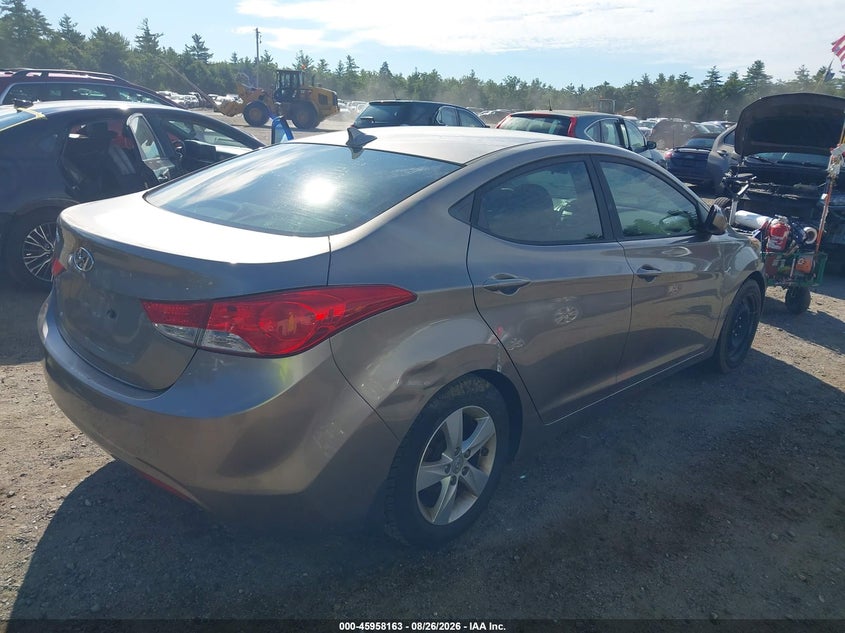 2013 HYUNDAI ELANTRA auction photo 4