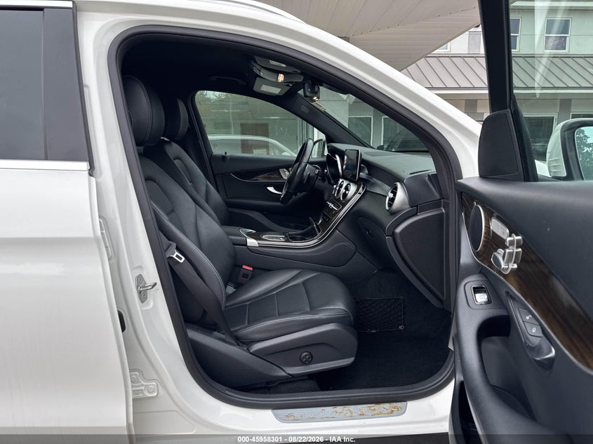 2020 MERCEDES-BENZ GLC 300 auction photo 5