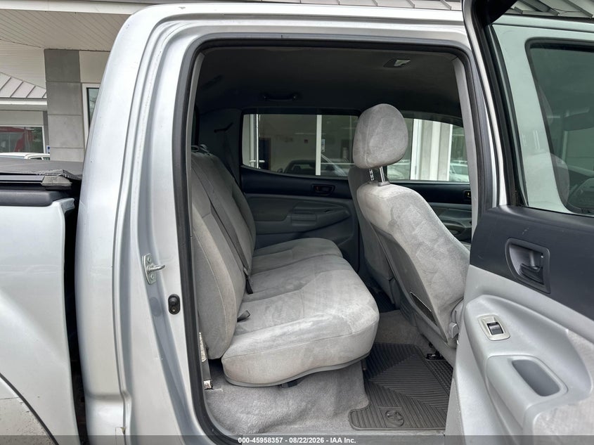 2006 TOYOTA TACOMA auction photo 8