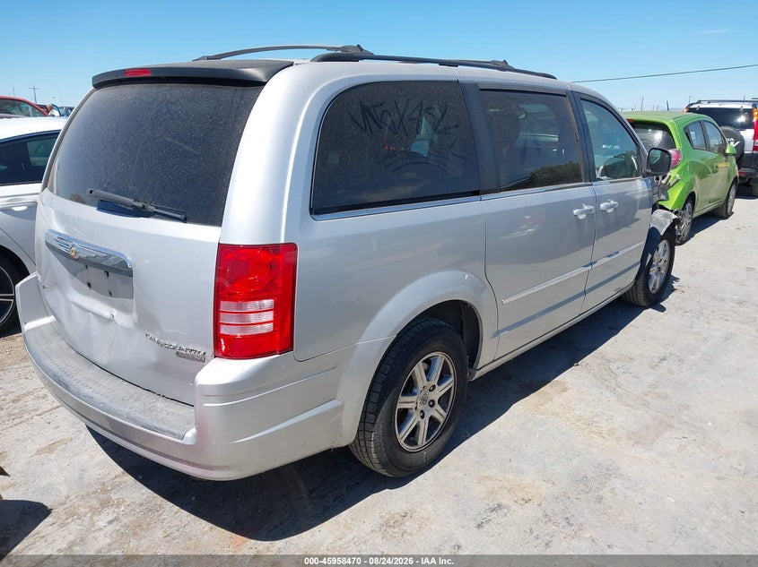 2009 CHRYSLER TOWN & COUNTRY auction photo 4