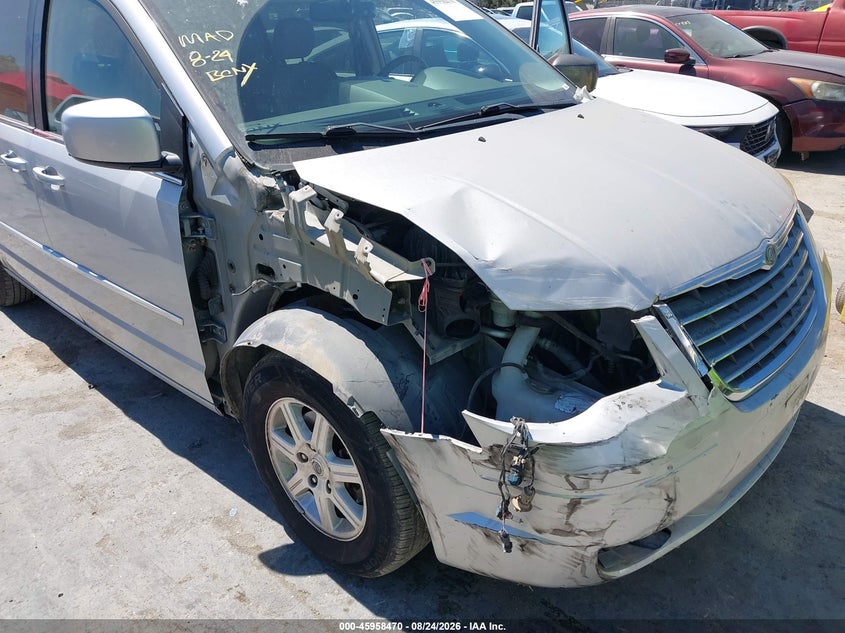 2009 CHRYSLER TOWN & COUNTRY auction photo 6