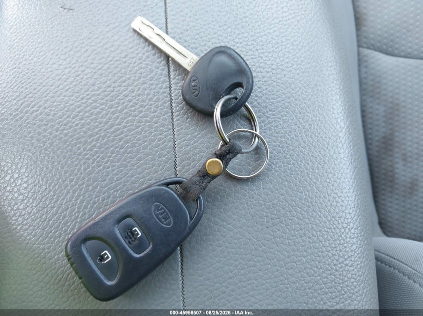 KIA SORENTO 2011 VIN 5XYKTDA27BG164088
