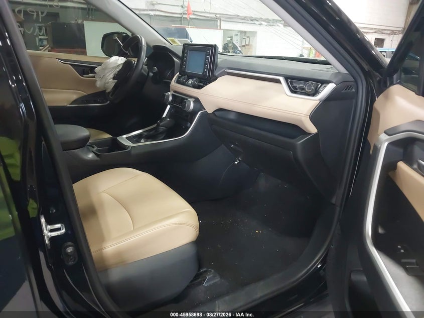 2019 TOYOTA RAV4 auction photo 5