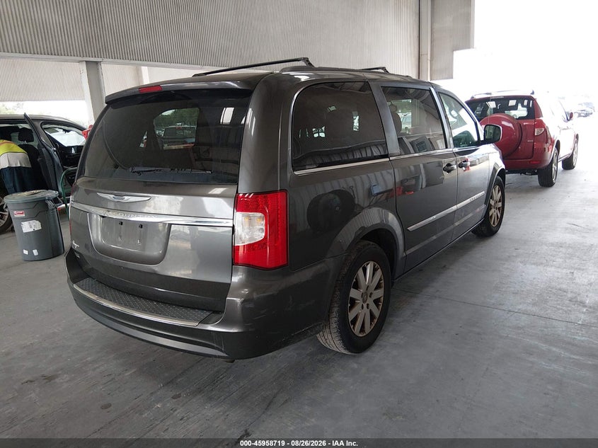 2016 CHRYSLER TOWN & COUNTRY auction photo 4