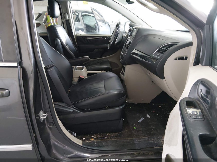 2016 CHRYSLER TOWN & COUNTRY auction photo 5