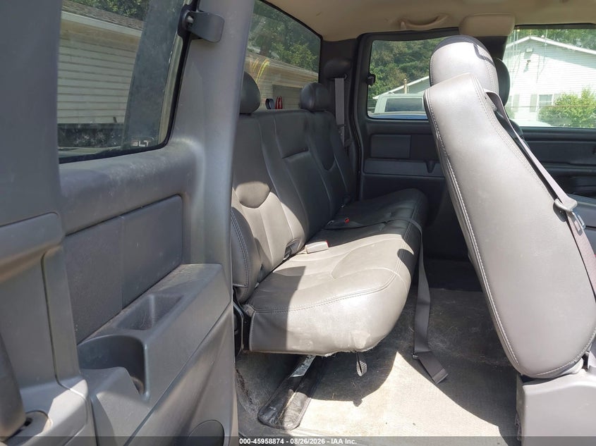 GMC SIERRA 2500HD 2005 VIN 1GTHK29U45E266419