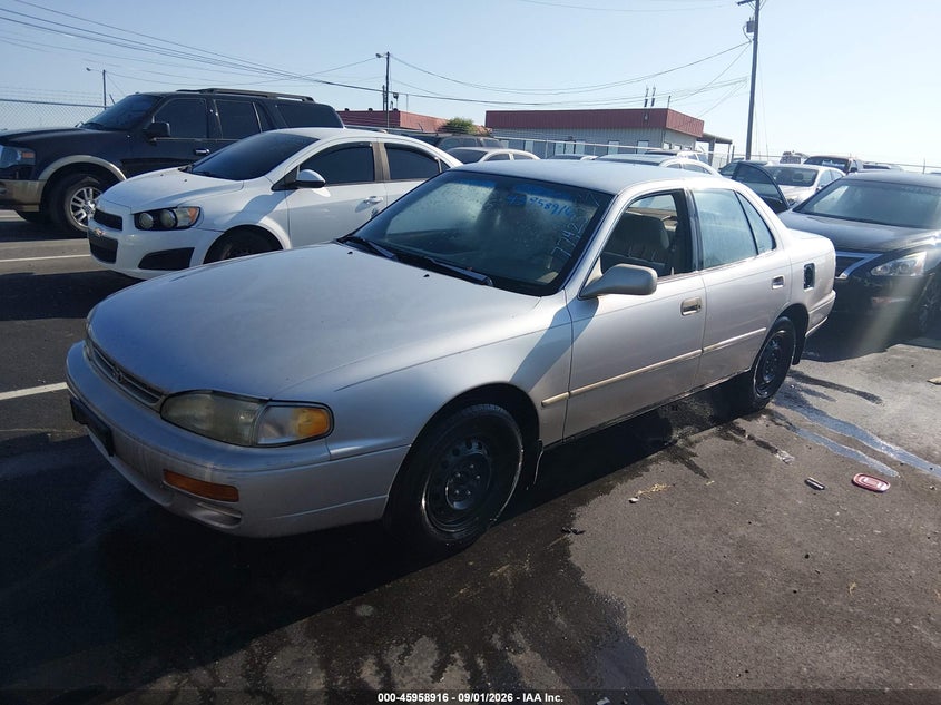 1996 TOYOTA CAMRY auction photo 2