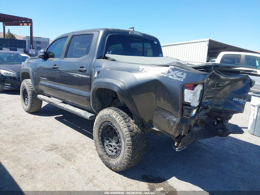 2019 TOYOTA TACOMA auction photo 3