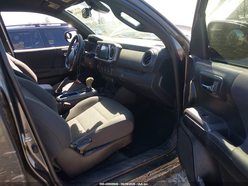 2019 TOYOTA TACOMA auction photo 5