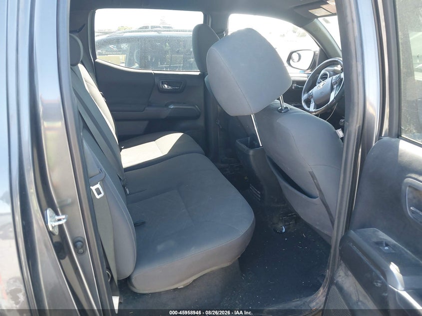 2019 TOYOTA TACOMA auction photo 8