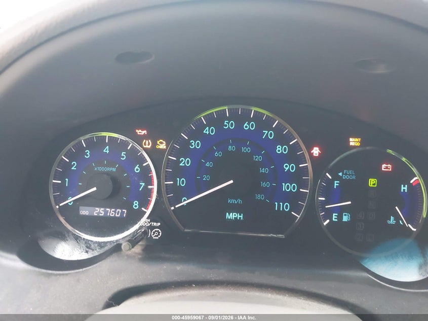 2010 TOYOTA SIENNA auction photo 7