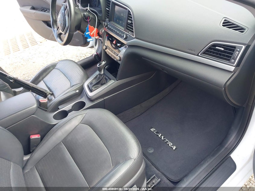 2017 HYUNDAI ELANTRA auction photo 5
