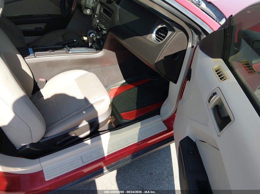 2010 FORD MUSTANG auction photo 5