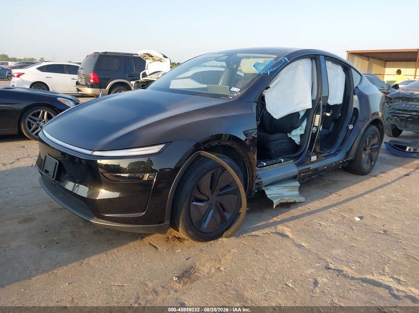 2026 Tesla Model Y, Левый бок, IAAI, VIN 7SAYGDEE9TA436460 — фото 2