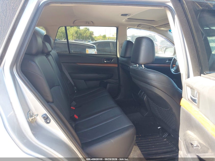 2013 SUBARU OUTBACK auction photo 8