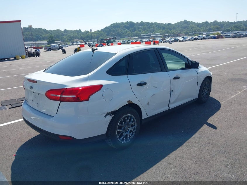 Vin: 1fadp3e29hl257943, lot: 46458588, ford focus s 20174