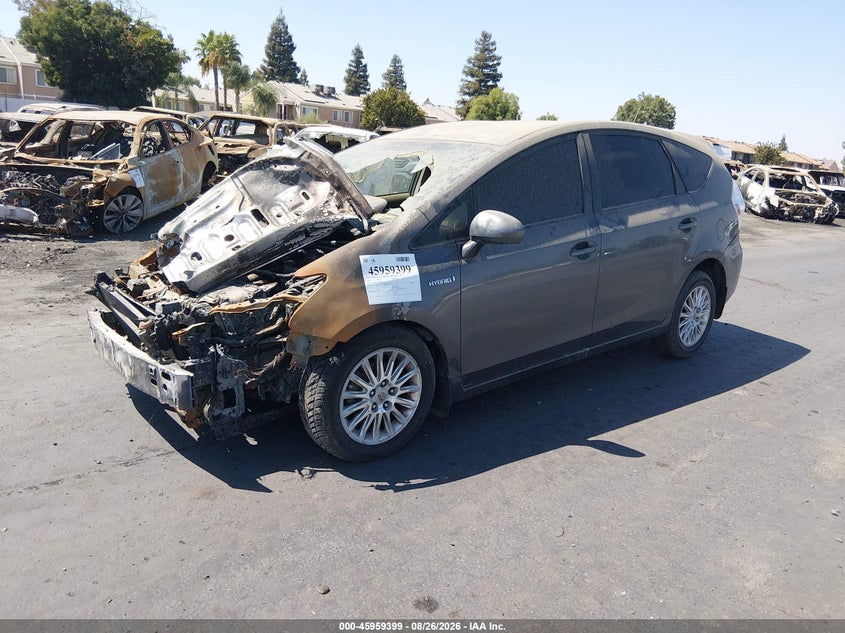 2014 TOYOTA PRIUS V auction photo 2