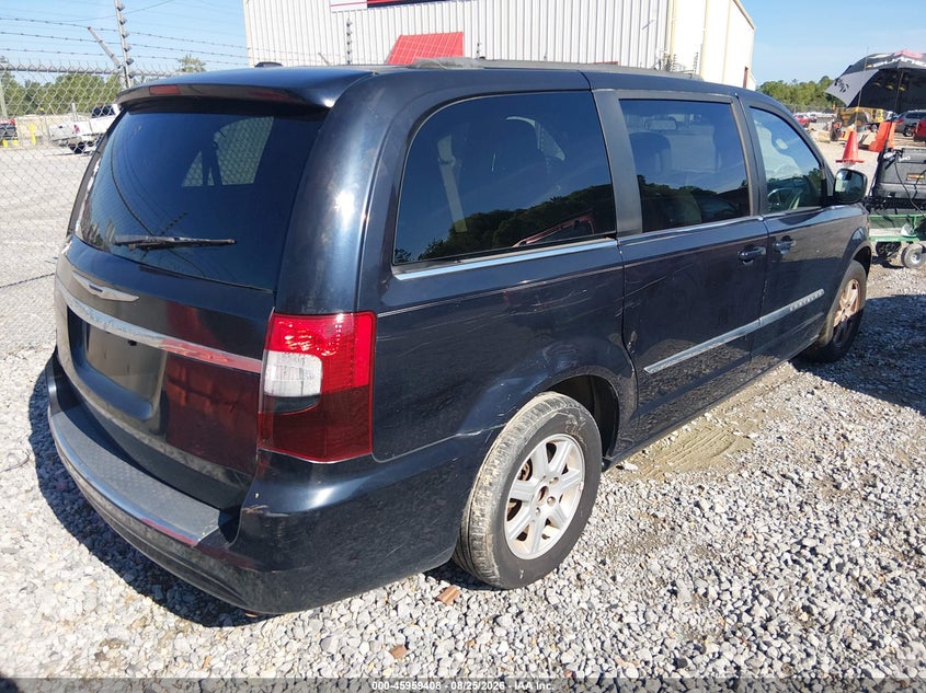 2011 CHRYSLER TOWN & COUNTRY auction photo 4