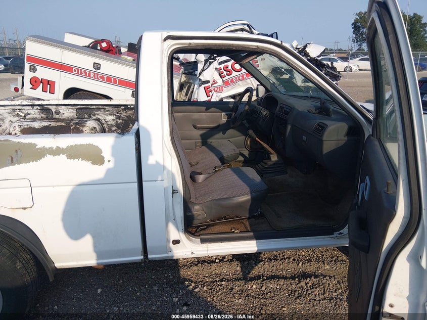 1995 NISSAN TRUCK auction photo 5