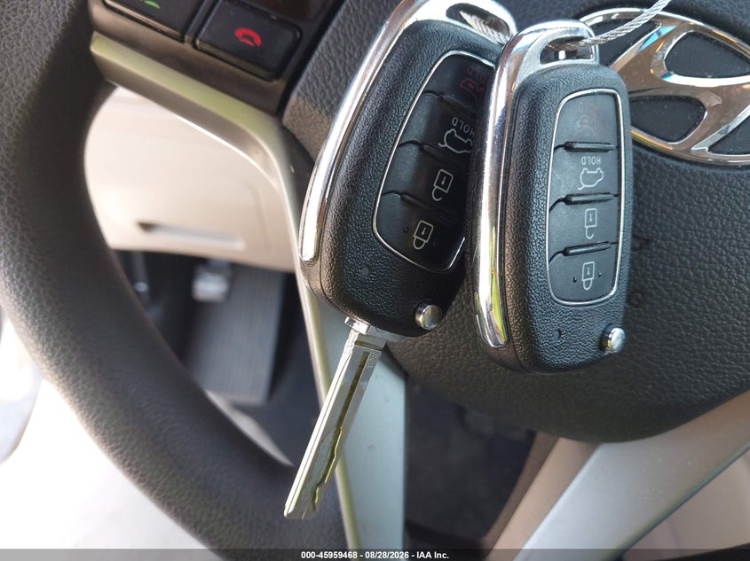 HYUNDAI TUCSON 2017 VIN KM8J3CA28HU368309