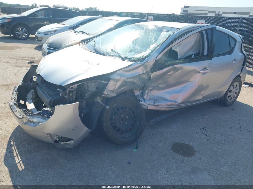 2013 TOYOTA PRIUS C auction photo 2