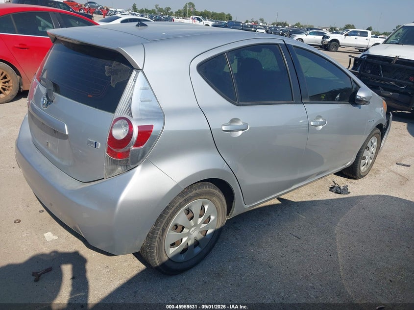 2013 TOYOTA PRIUS C auction photo 4