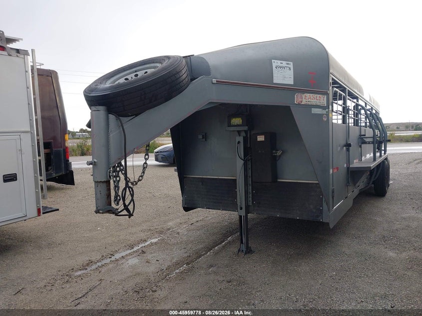 2019 WILSON TRAILER CO LIVESTOCK TRAILER auction photo 2