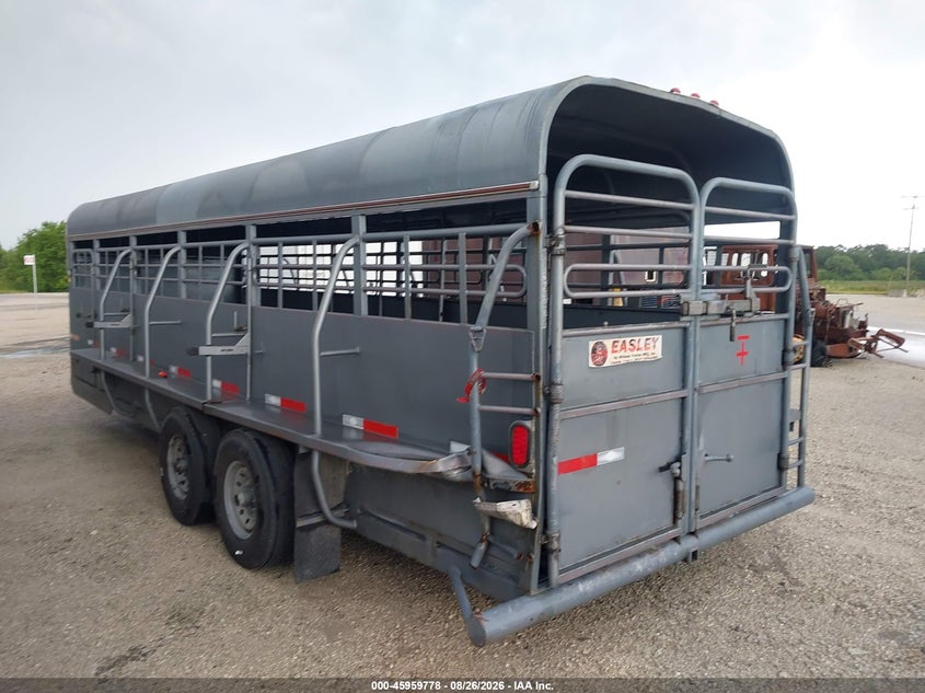 2019 WILSON TRAILER CO LIVESTOCK TRAILER auction photo 3