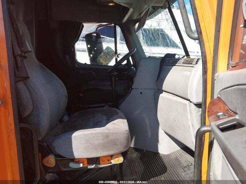 2006 FREIGHTLINER CONVENTIONAL auction photo 5