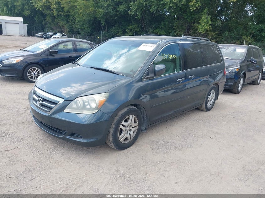 2005 Honda Odyssey, Normal Wear & Tear, IAAI, VIN 5FNRL38765B134571 — photo 2
