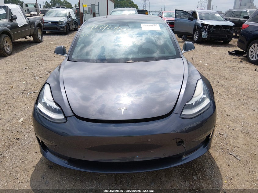 TESLA MODEL 3 - zdjęcie 12