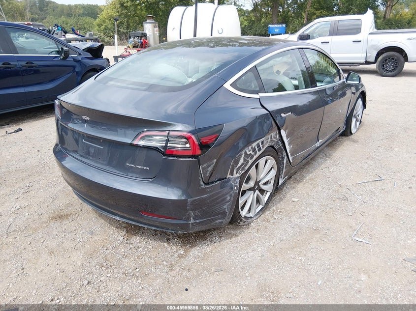 TESLA MODEL 3 - zdjęcie 4