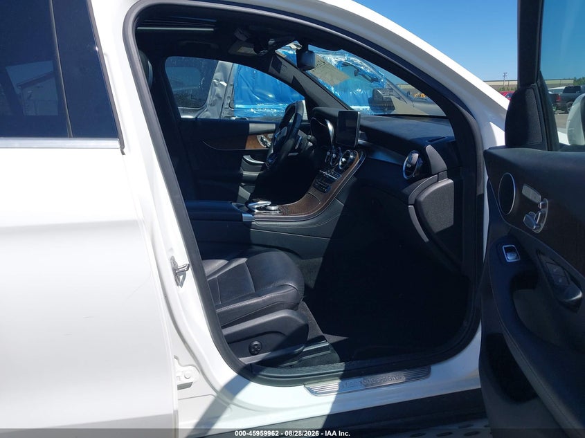 2019 MERCEDES-BENZ GLC 300 COUPE auction photo 5