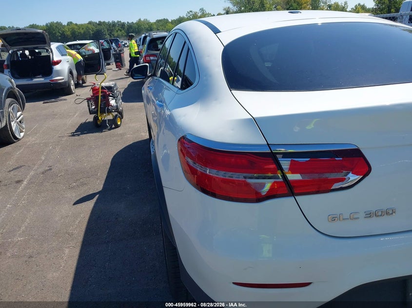 2019 MERCEDES-BENZ GLC 300 COUPE auction photo 6
